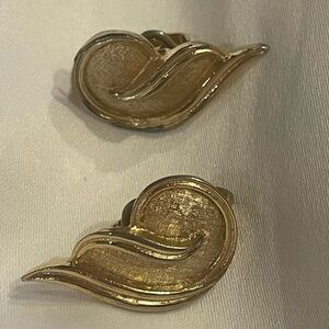 Vintage Puccini Gold Tone Leaf Clip-On Earrings